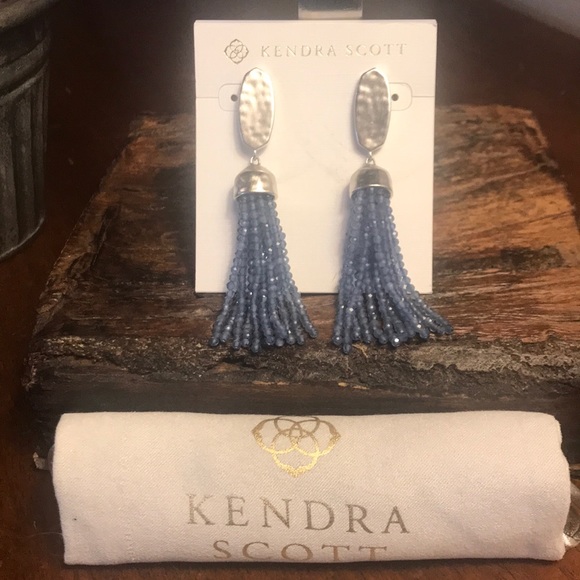NWT Kendra Scott Marin Silver Periwinkle Cat’s Eye Earrings!!